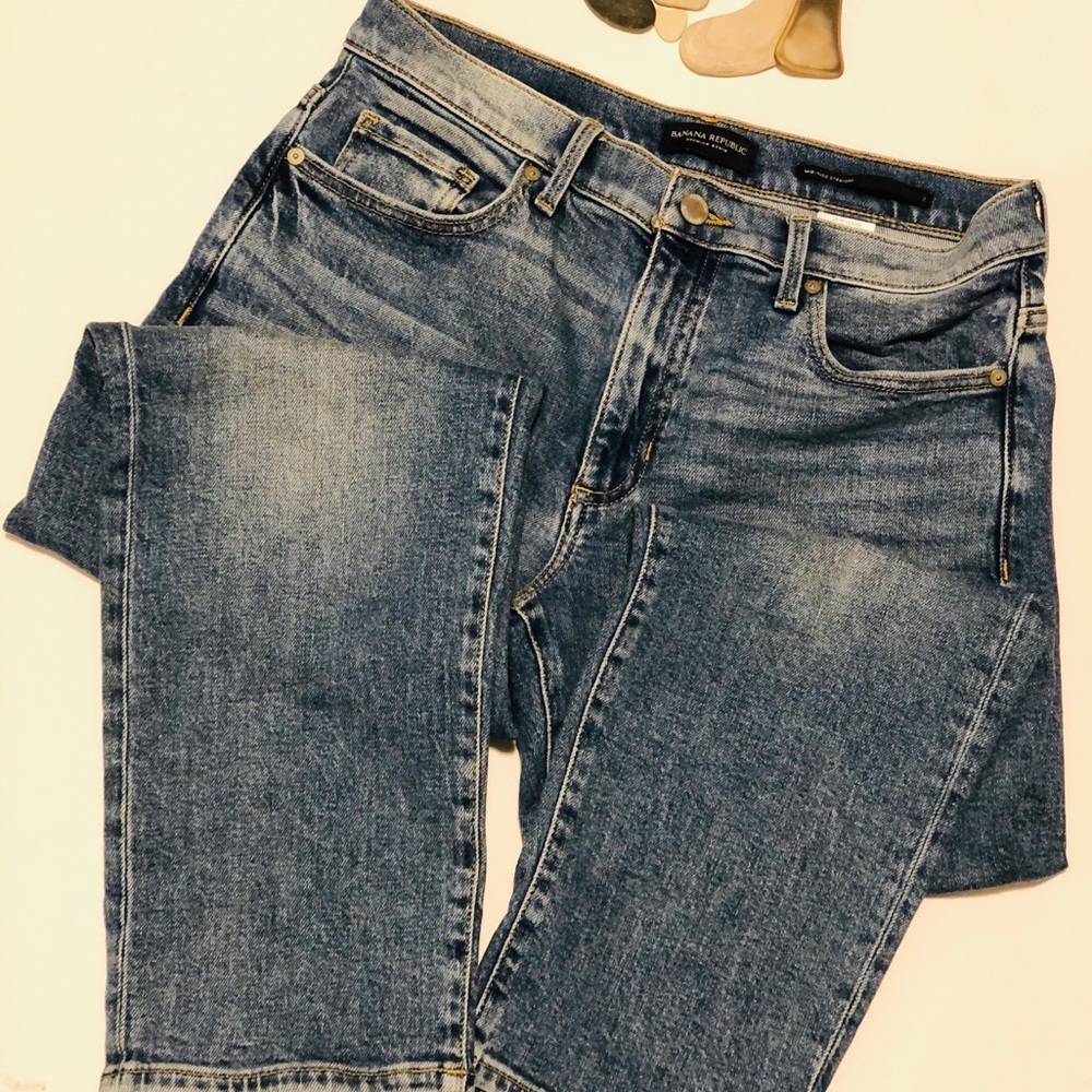 Banana Republic • Mid-Rise Straight Denim